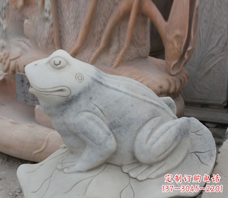保定青蛙雕塑生动逼真的公园动物雕塑