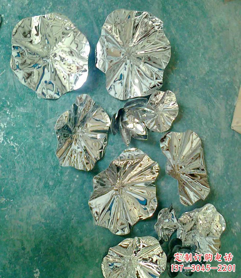保定精致锻铜荷叶造型雕塑