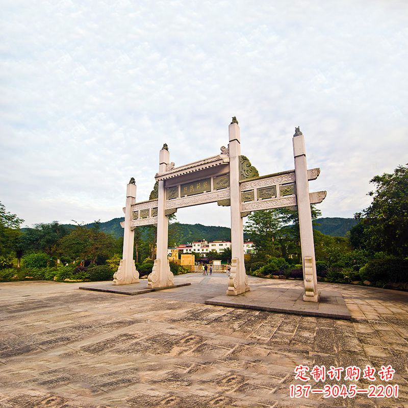 保定公园广场冲天式石牌坊