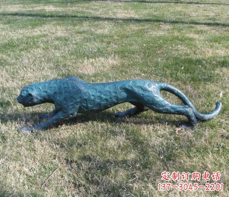 保定公园金钱豹铜雕