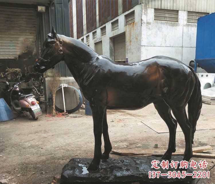 保定玻璃钢仿铜雕塑栩栩如生的飞奔骏马