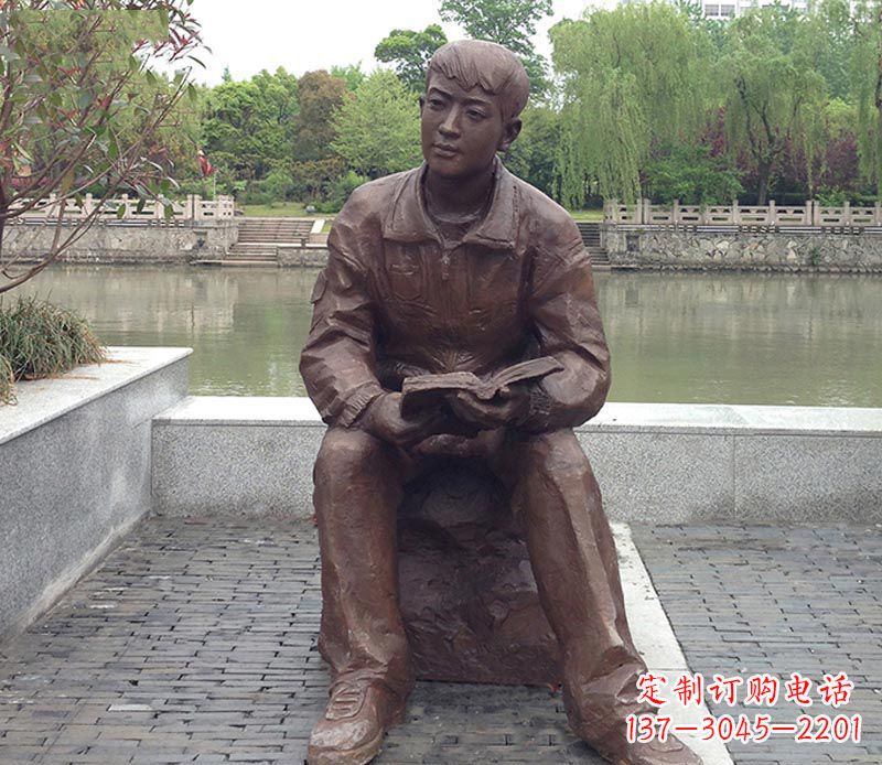 保定公园看书的男人铜雕
