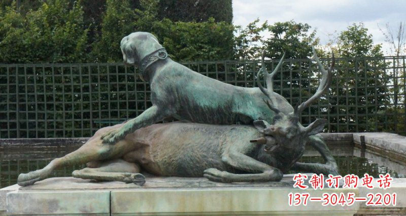 保定公园梅花鹿和狗动物景观铜雕