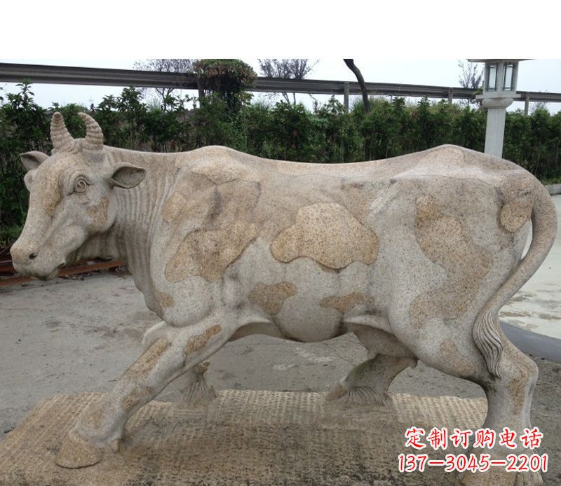 保定中领雕塑精美绝伦的奶牛石雕