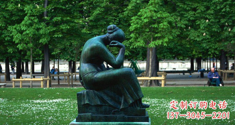 保定公园思考的女人人物铜雕