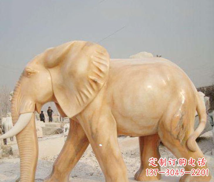 保定公园晚霞红大象雕塑