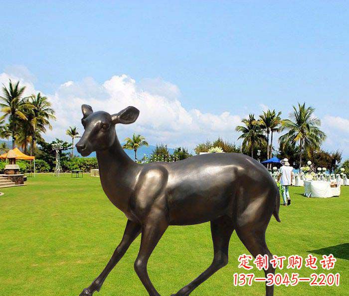 保定公园小鹿动物铜雕
