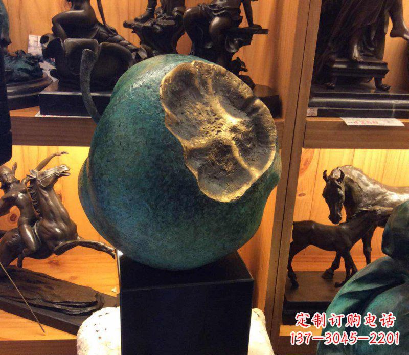 保定铜质可爱苹果雕塑