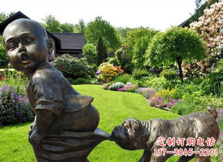 保定小孩咬小狗大雕塑