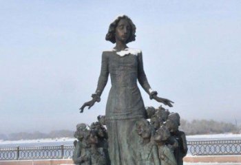 保定铜雕学生人物欢乐的小学生雕塑
