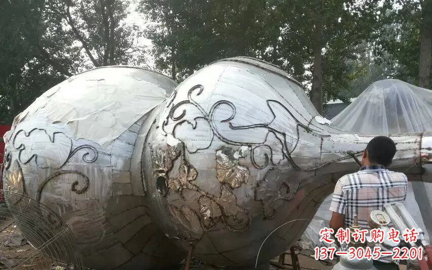 保定分外精美的不锈钢葫芦雕塑