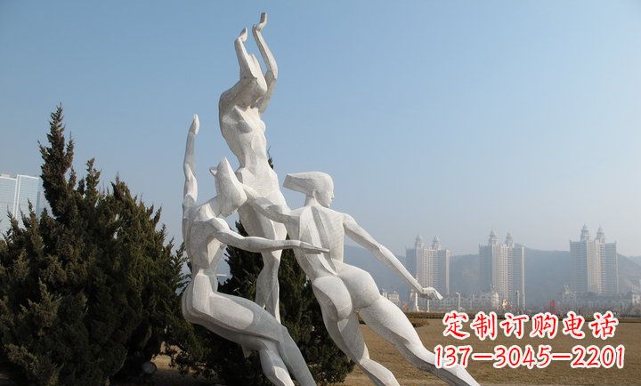 保定广场不锈钢滑冰的女孩雕塑