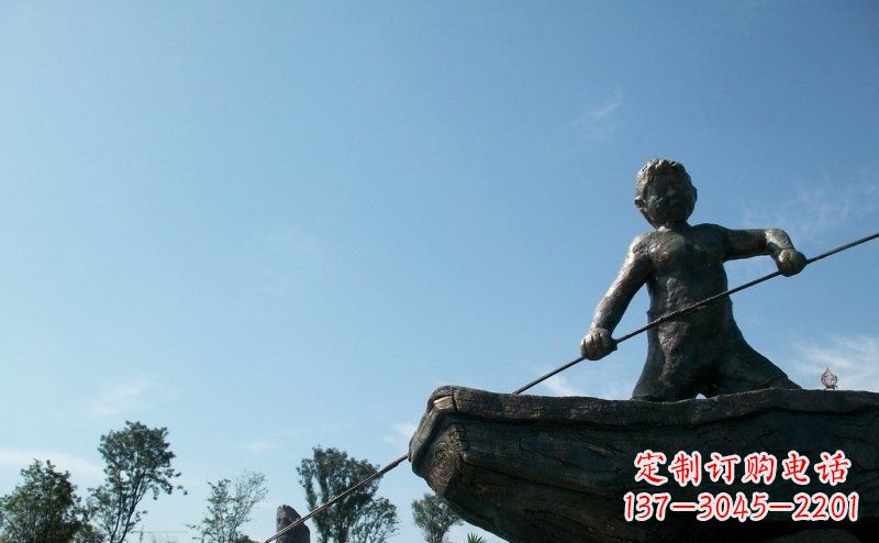 保定男孩撑船铜雕,营造童趣氛围