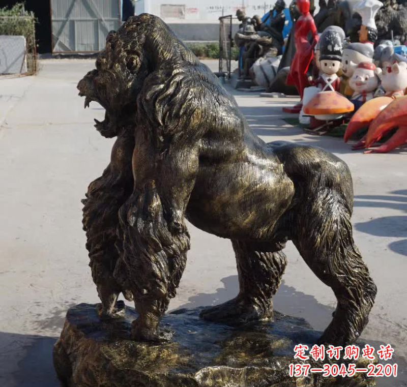 保定高贵大气的猩猩铜雕