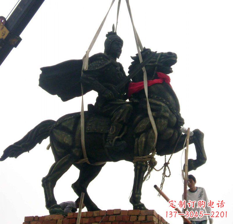 保定广场古代骑马的将军景观铜雕