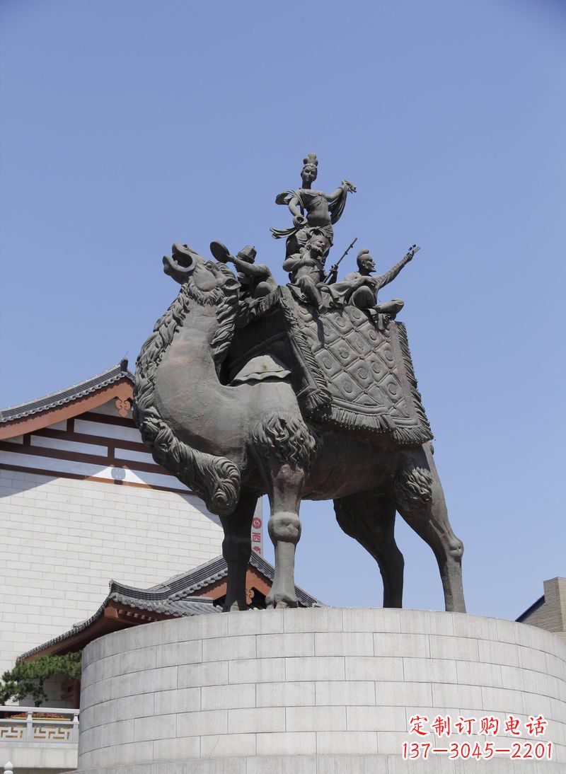 保定广场古代人物骑骆驼铜雕