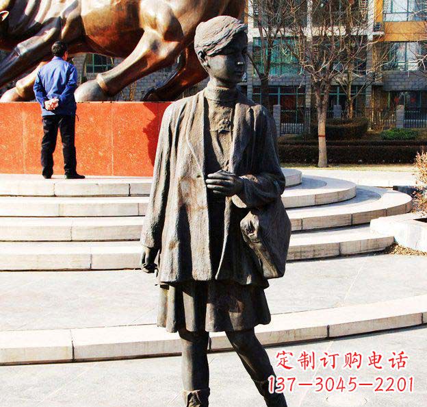 保定真实可爱的女孩铜雕塑