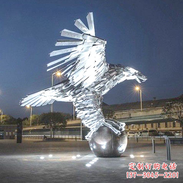 保定中领雕塑的金属质感老鹰雕塑是一款精美而又…
