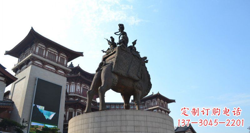 保定广场骑骆驼的古代美女景观铜雕