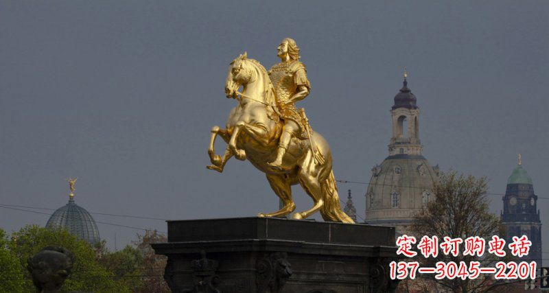 保定广场骑马的西方人物景观铜雕