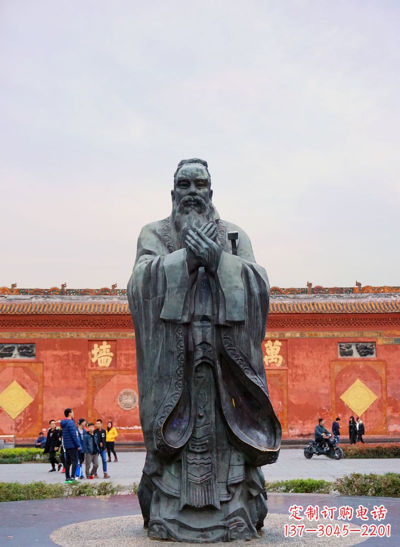 保定广场青铜孔子像铜鼎