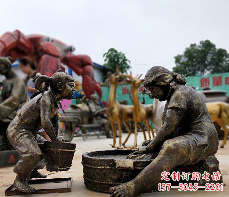 保定注重传统的母爱——广场铜雕母亲洗衣服小品雕塑
