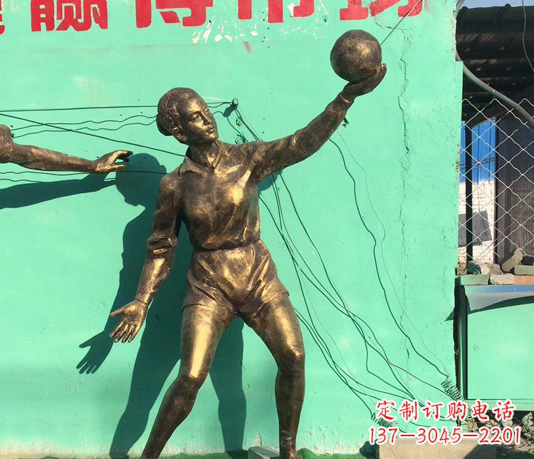 保定中领雕塑：学生运动的赞美——精美铜雕学生人物排球雕塑