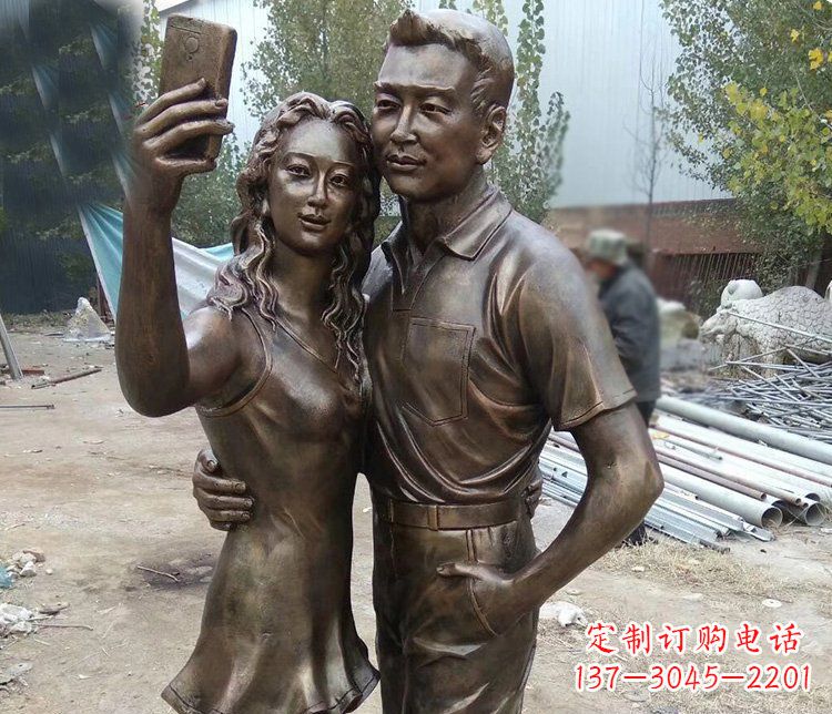 保定广场铜雕拍照情侣人物雕塑
