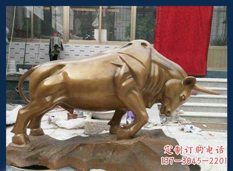 保定铜质金黄牛雕塑:添加活力与美观设计