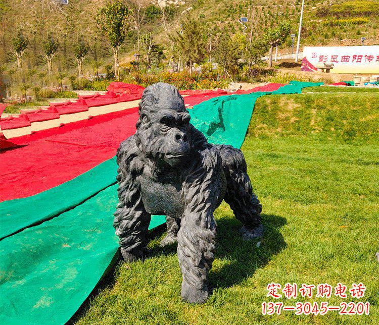 保定新颖优雅的广场铜雕行走猩猩雕塑