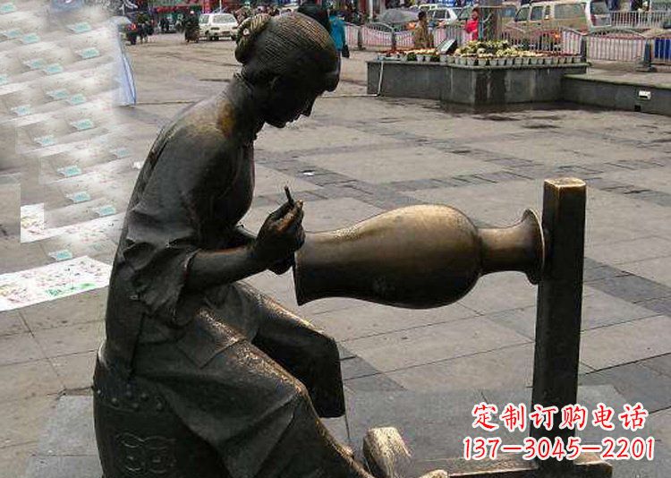 保定广场铜雕修花盆人物雕塑