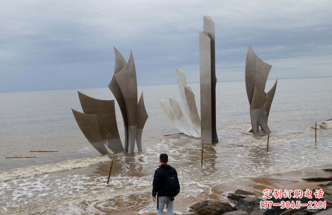 保定海边不锈钢船帆景观雕塑