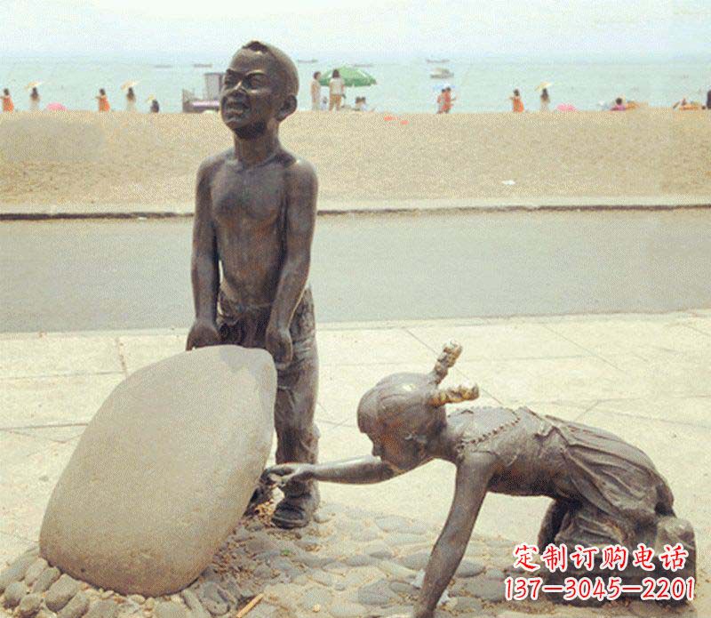 保定海边抬石头的小孩铜雕