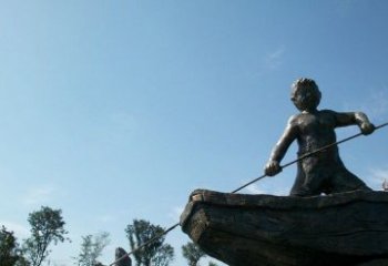 保定男孩撑船铜雕，营造童趣氛围