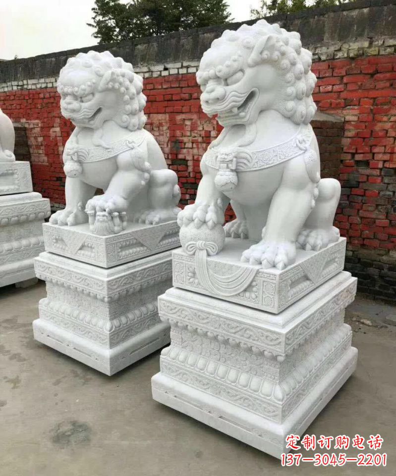 保定浪漫雕塑--汉白玉踩球镇宅狮子