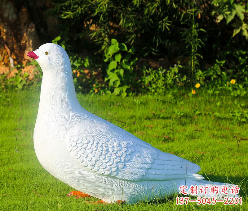 保定红旗和平鸽雕塑—倡导和平与爱的象征