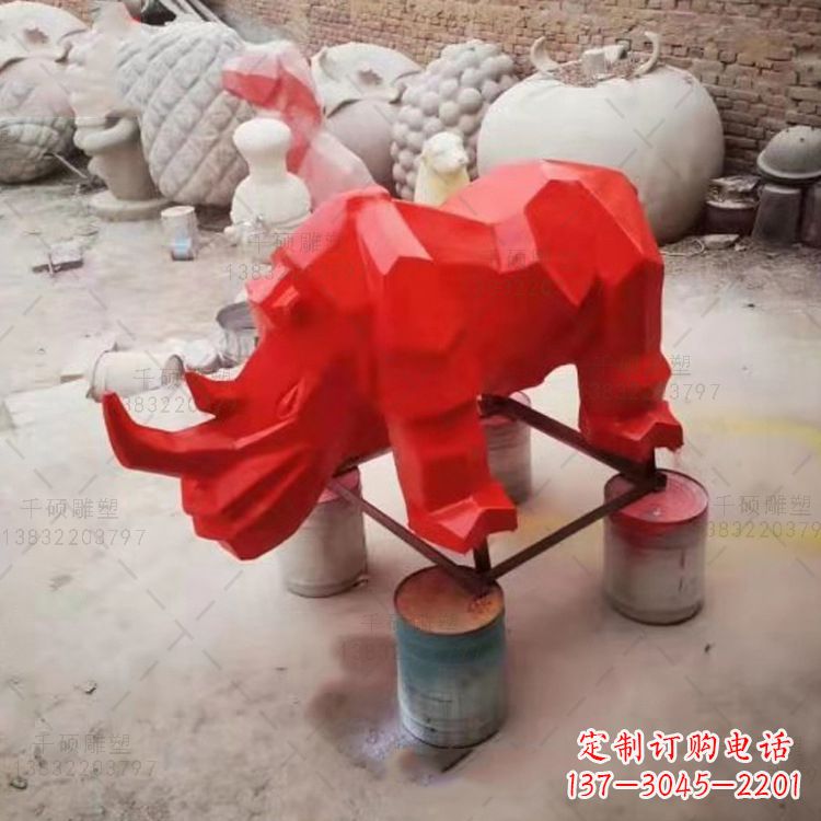 保定红色几何切面抽象犀牛雕塑