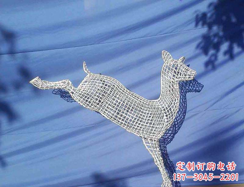 保定搭载优雅气质的不锈钢小鹿雕塑