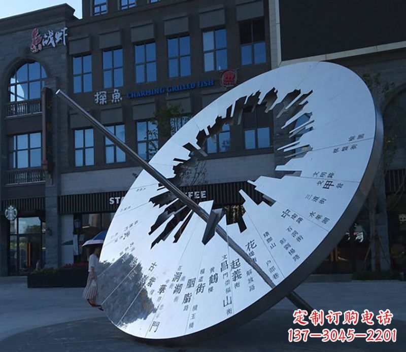 保定传统与现代完美结合的户外日晷雕塑