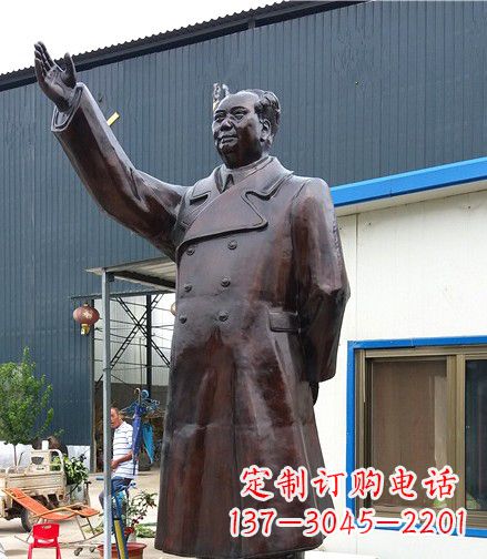 保定挥手的毛主席铜雕像
