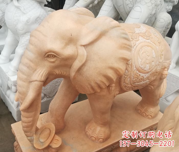 保定晚霞红门口石雕大象,美景祝福福气