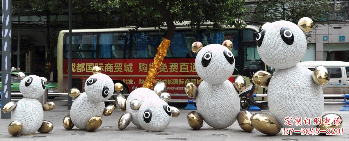 保定中领雕塑:优雅的不锈钢抽象熊猫雕塑