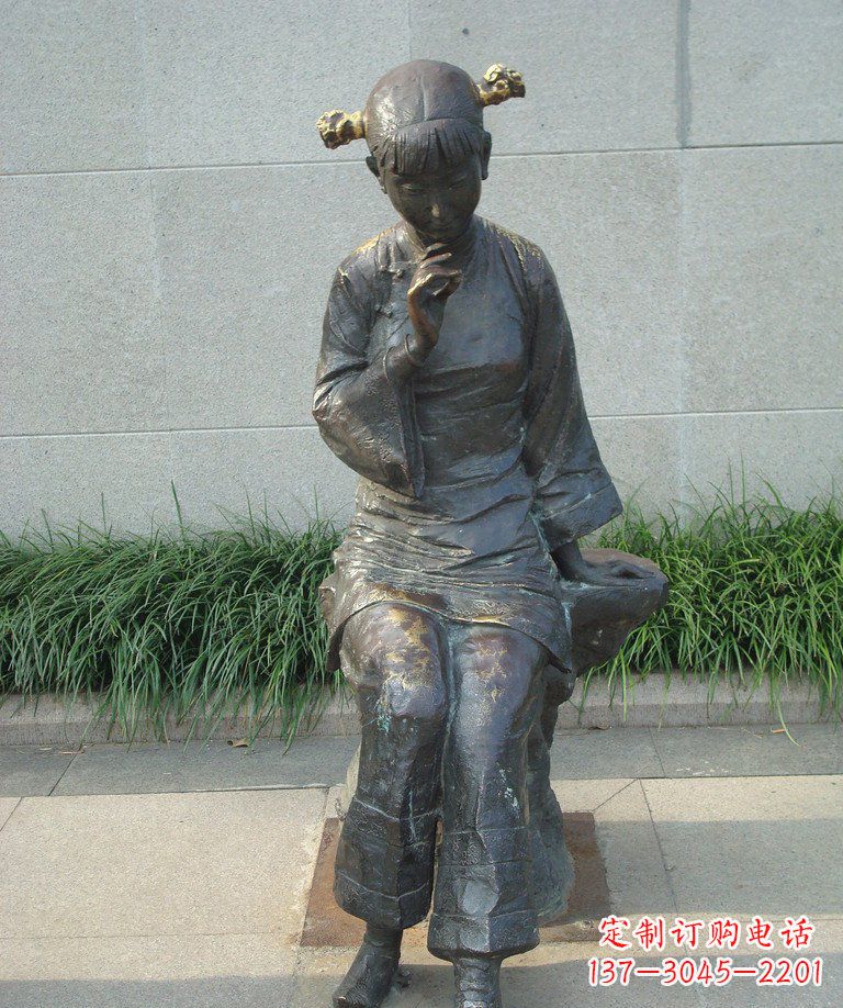 保定描绘心灵世界的街边低头思考的女孩景观铜雕