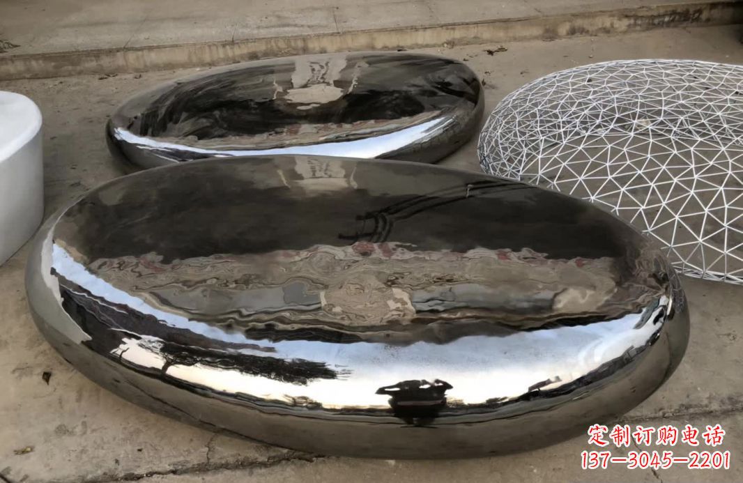 保定镜面不锈钢鹅卵石雕塑1