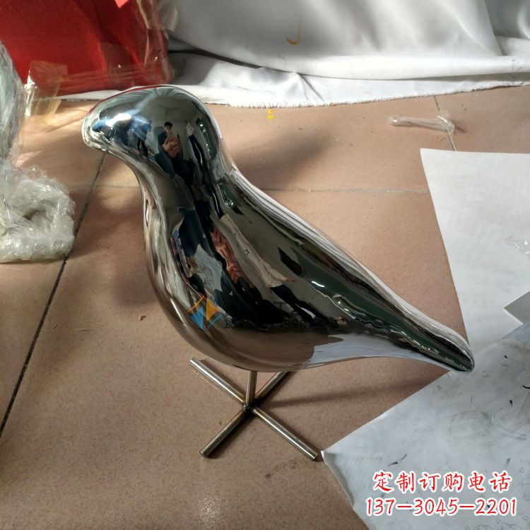 保定精致现代镜面不锈钢鸽子雕塑