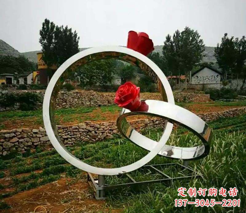 保定中领雕塑:高贵精致的镜面不锈钢戒指雕塑