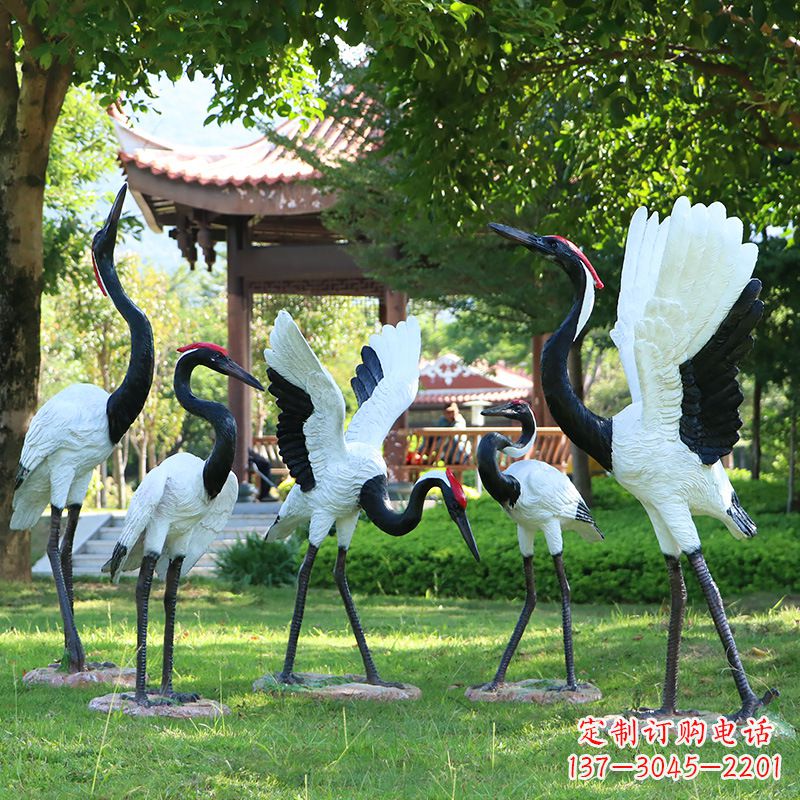 保定精美彩绘丹顶鹤雕塑