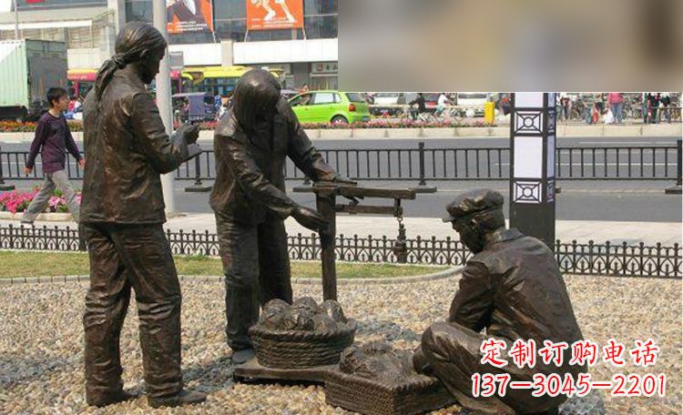 保定灵动白菜雕塑生动展现可爱表情