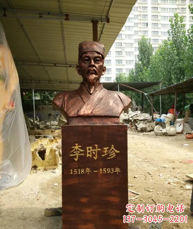 保定寓意深长精致细节——李时珍校园名人铜雕