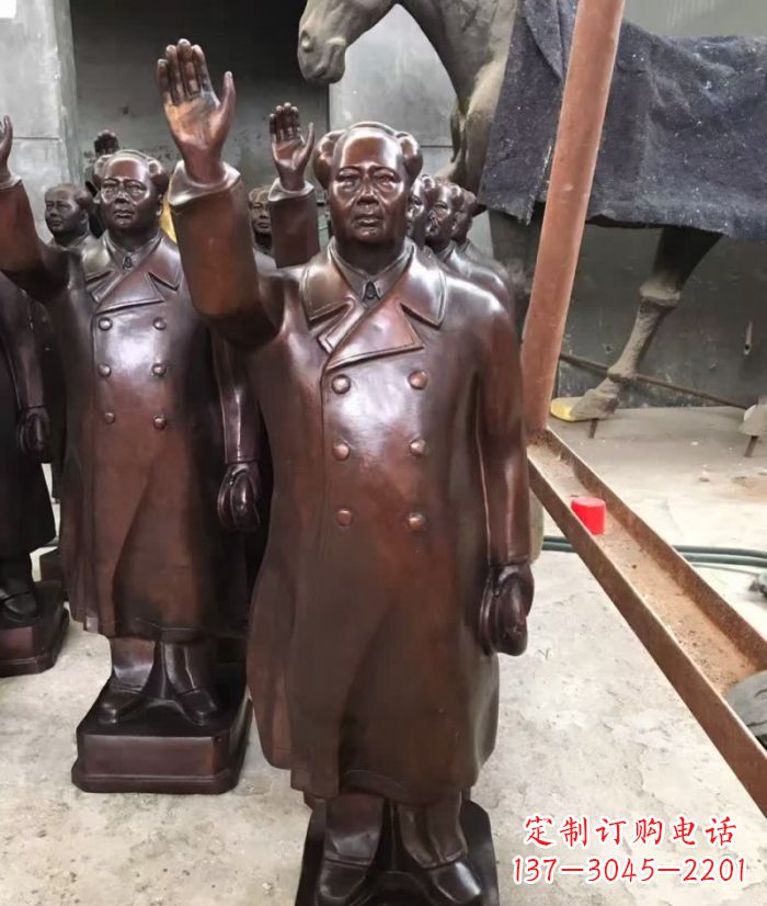 保定毛主席挥手铜雕,传达毛主席的不朽精神